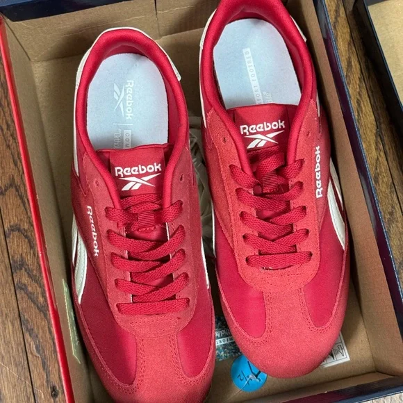 Reebok Retro Low Sneakers Women’s Size 7.5 Red White AR30309W-RCL New in Box - Picture 6 of 9